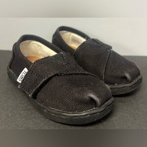 TOMS- Toddler- Black, Size:T5,Velcro open side,Pre- Owned,Some color missing/toe